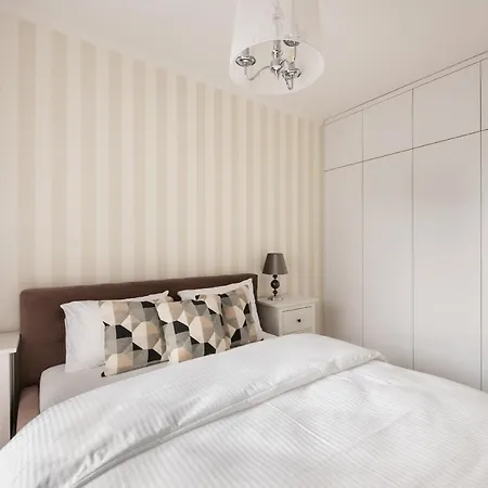 Metro Plocka Exclusive Apartment Warschau